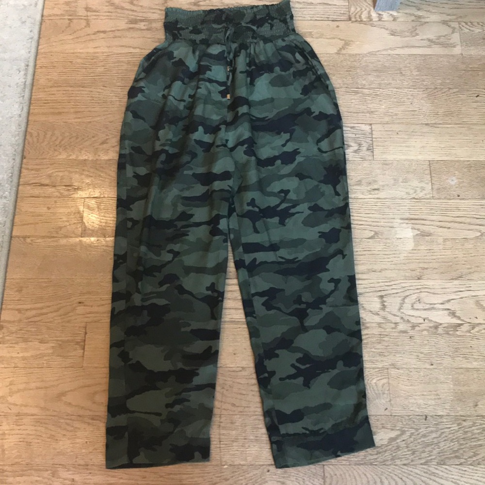 WAYF elastic silky pants.